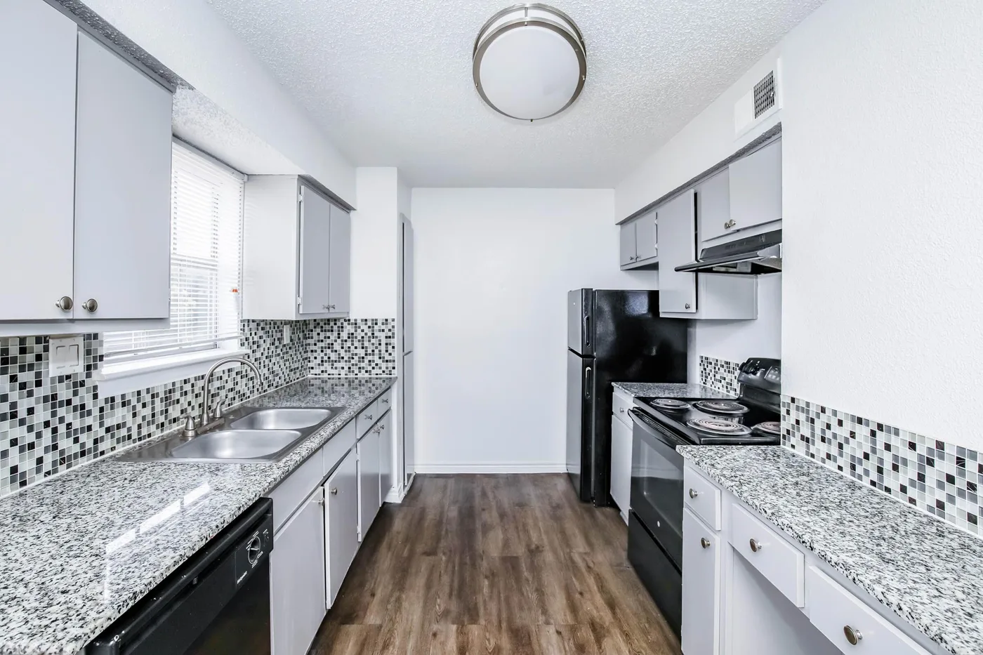 Cocina de un apartamento en Eden Pointe